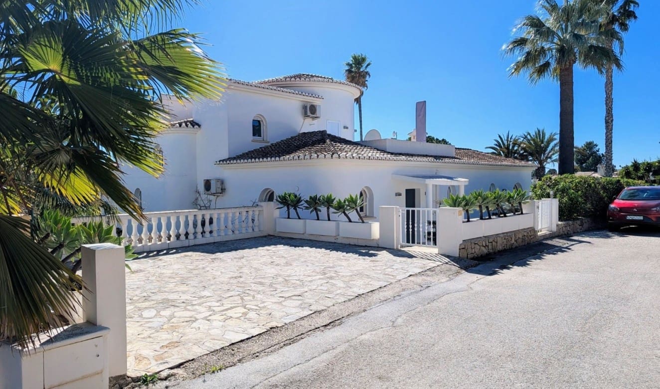 3 soverom Villa til salgs i Moraira med svømmebasseng - € 1 100 000 (Ref: 9699324)