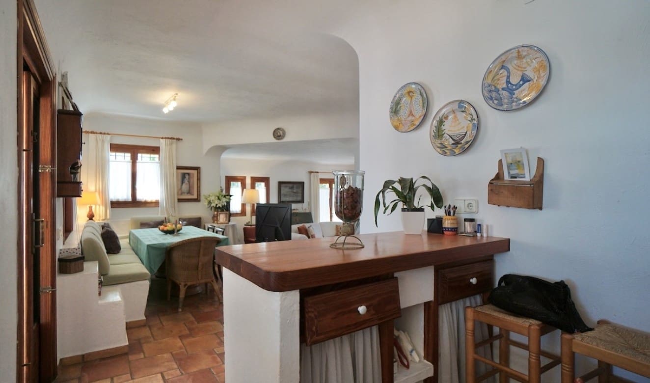 4 bedroom Villa for sale in Moraira with pool - € 2,990,000 (Ref: 9699327)