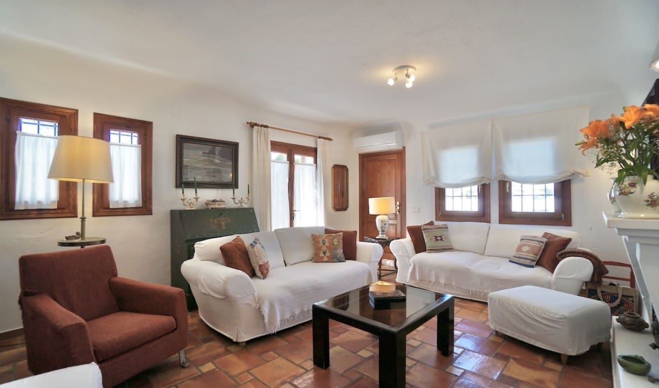 4 bedroom Villa for sale in Moraira with pool - € 2,990,000 (Ref: 9699327)