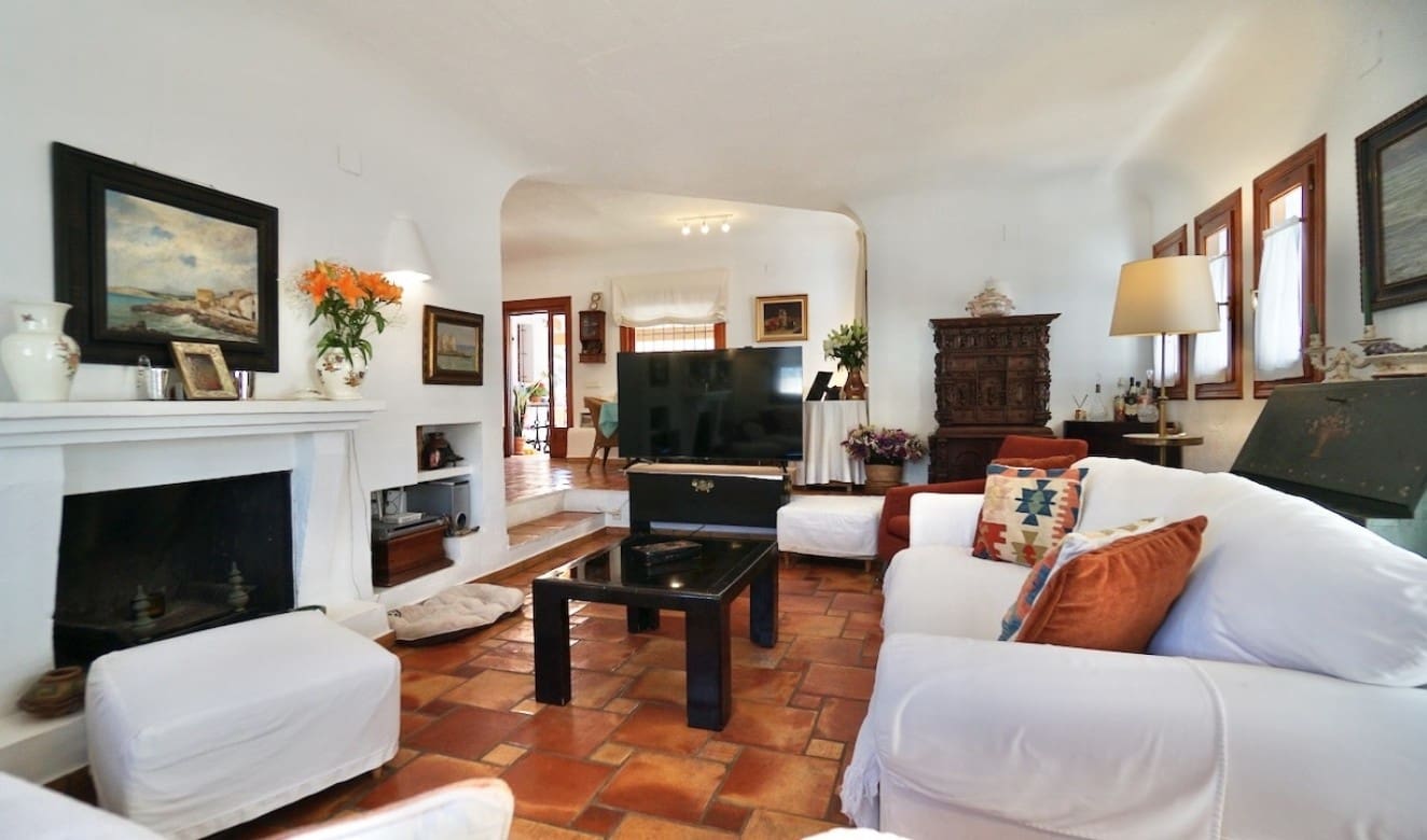 4 bedroom Villa for sale in Moraira with pool - € 2,990,000 (Ref: 9699327)