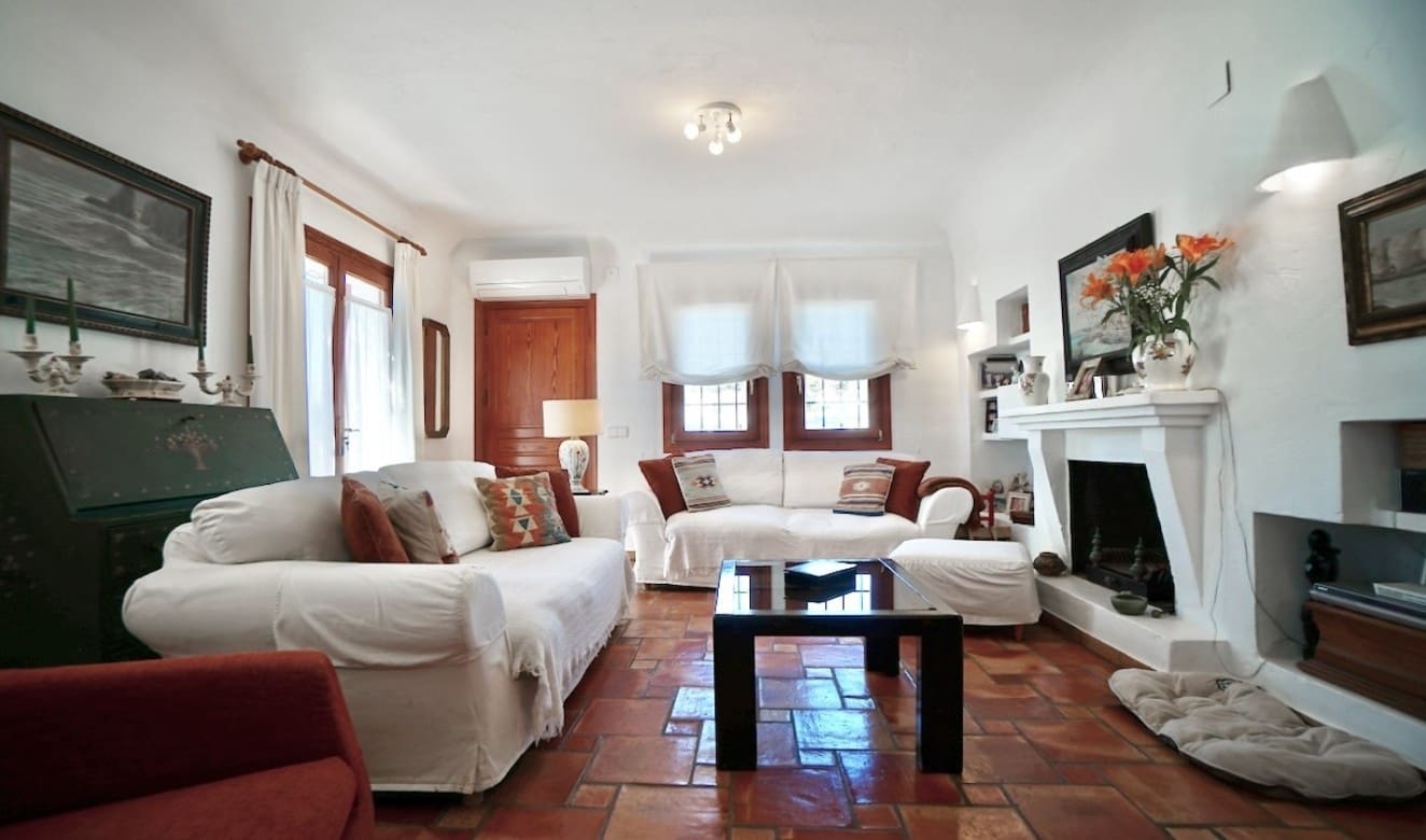 4 bedroom Villa for sale in Moraira with pool - € 2,990,000 (Ref: 9699327)