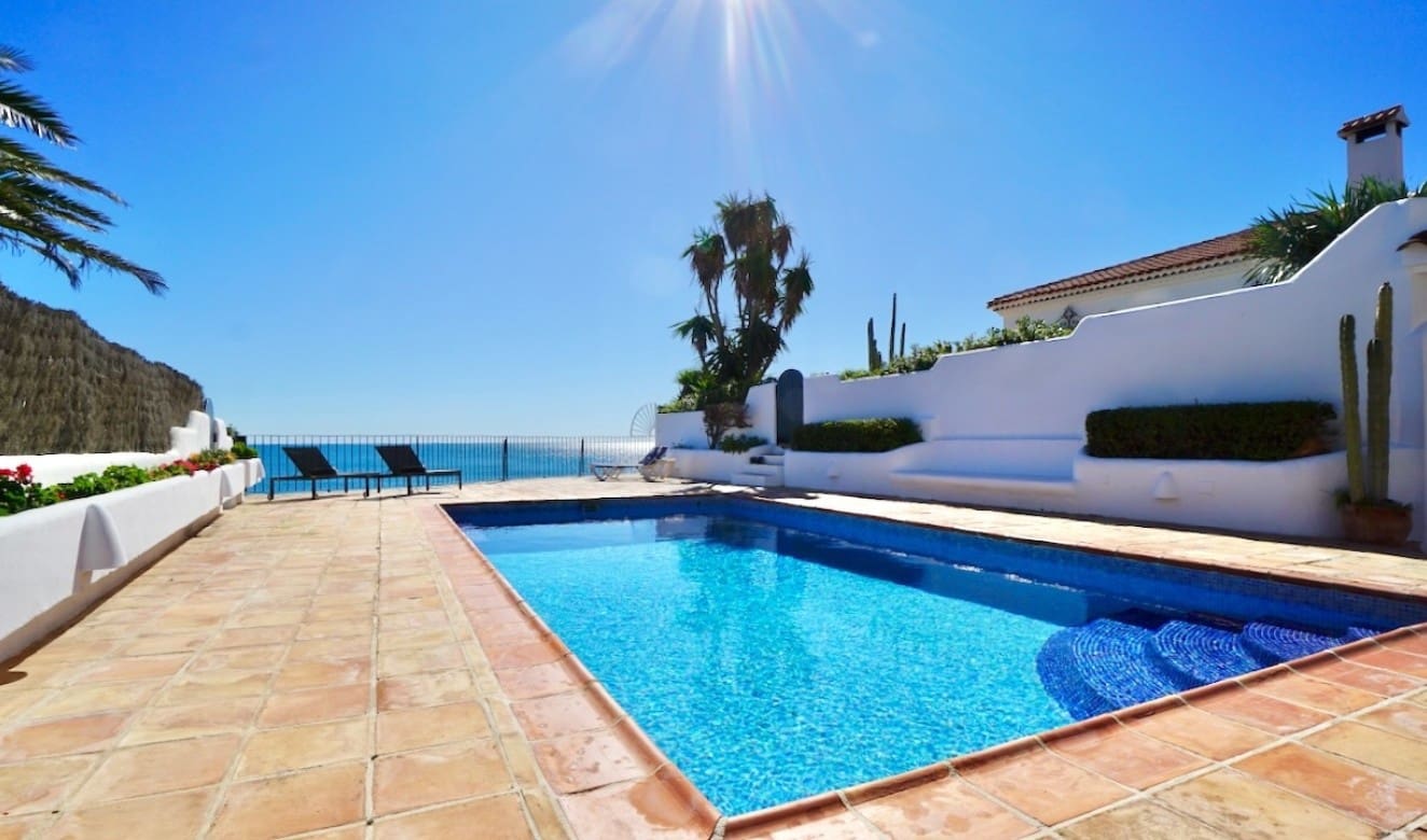 4 bedroom Villa for sale in Moraira with pool - € 2,990,000 (Ref: 9699327)