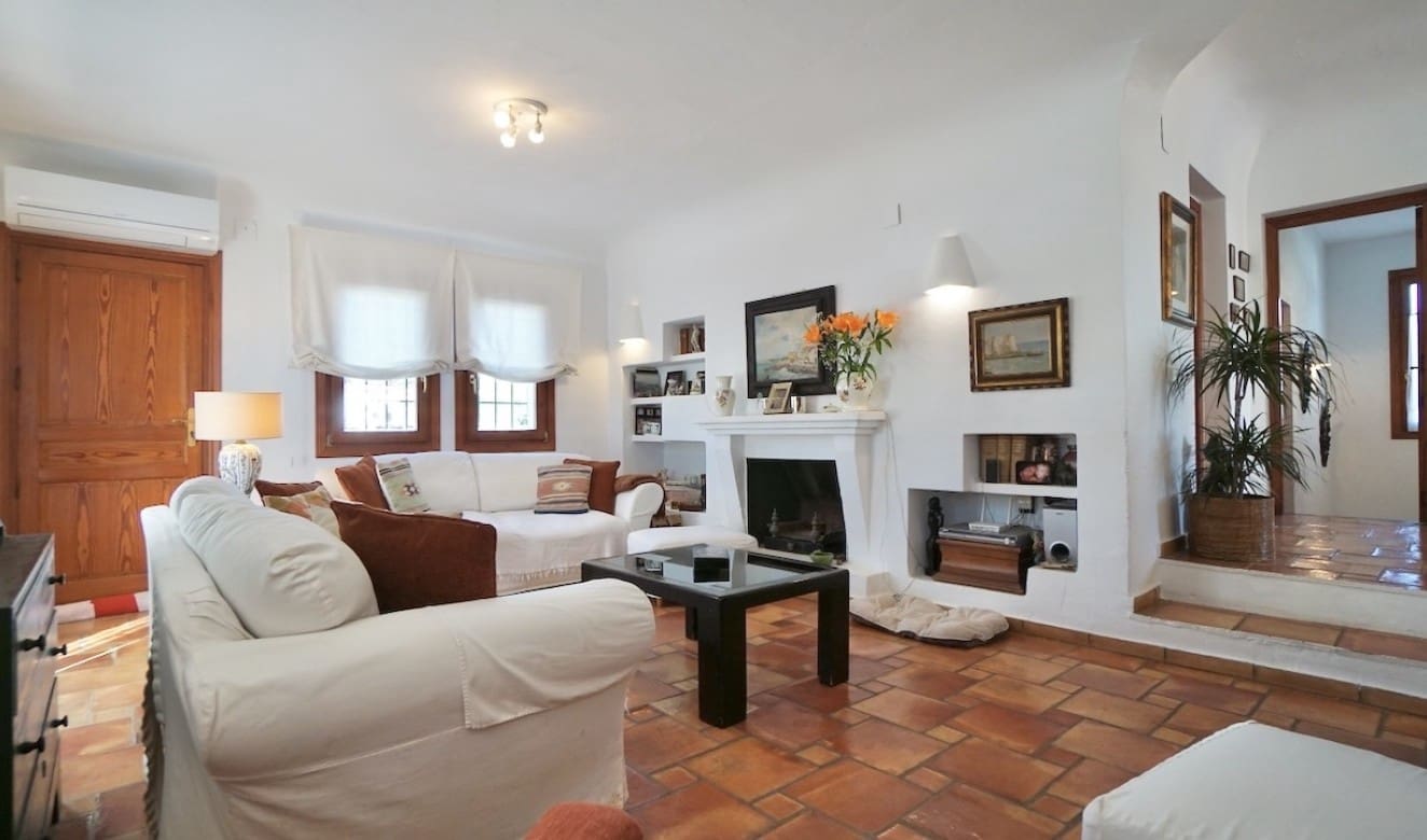 4 bedroom Villa for sale in Moraira with pool - € 2,990,000 (Ref: 9699327)