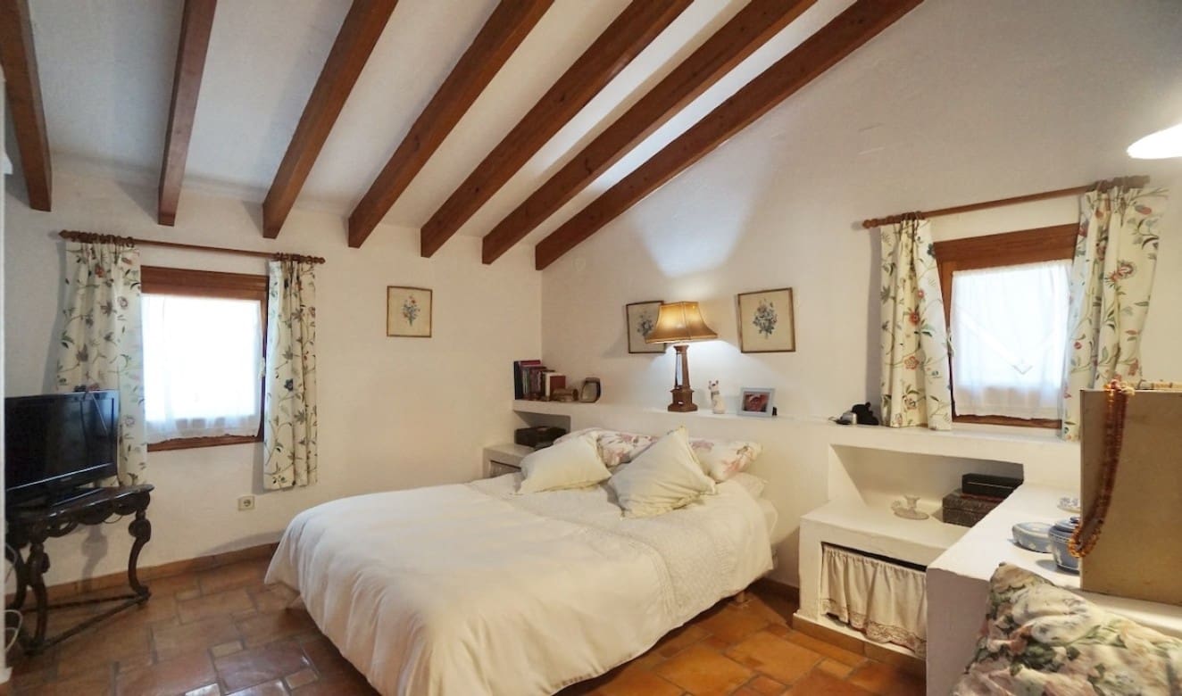 4 bedroom Villa for sale in Moraira with pool - € 2,990,000 (Ref: 9699327)