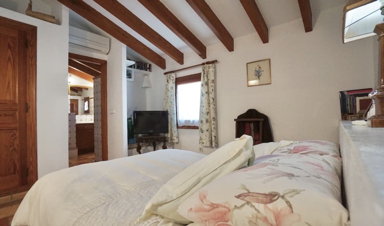 4 bedroom Villa for sale in Moraira with pool - € 2,990,000 (Ref: 9699327)