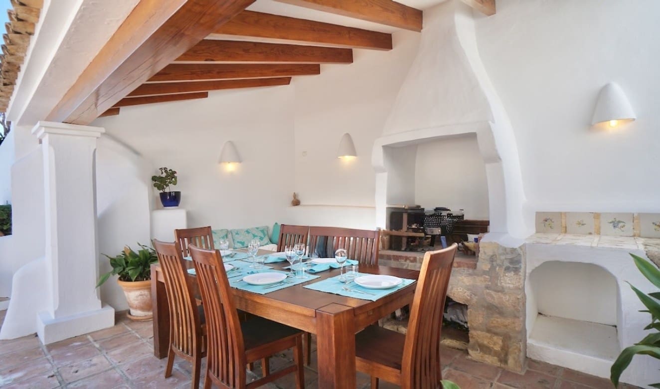 4 bedroom Villa for sale in Moraira with pool - € 2,990,000 (Ref: 9699327)