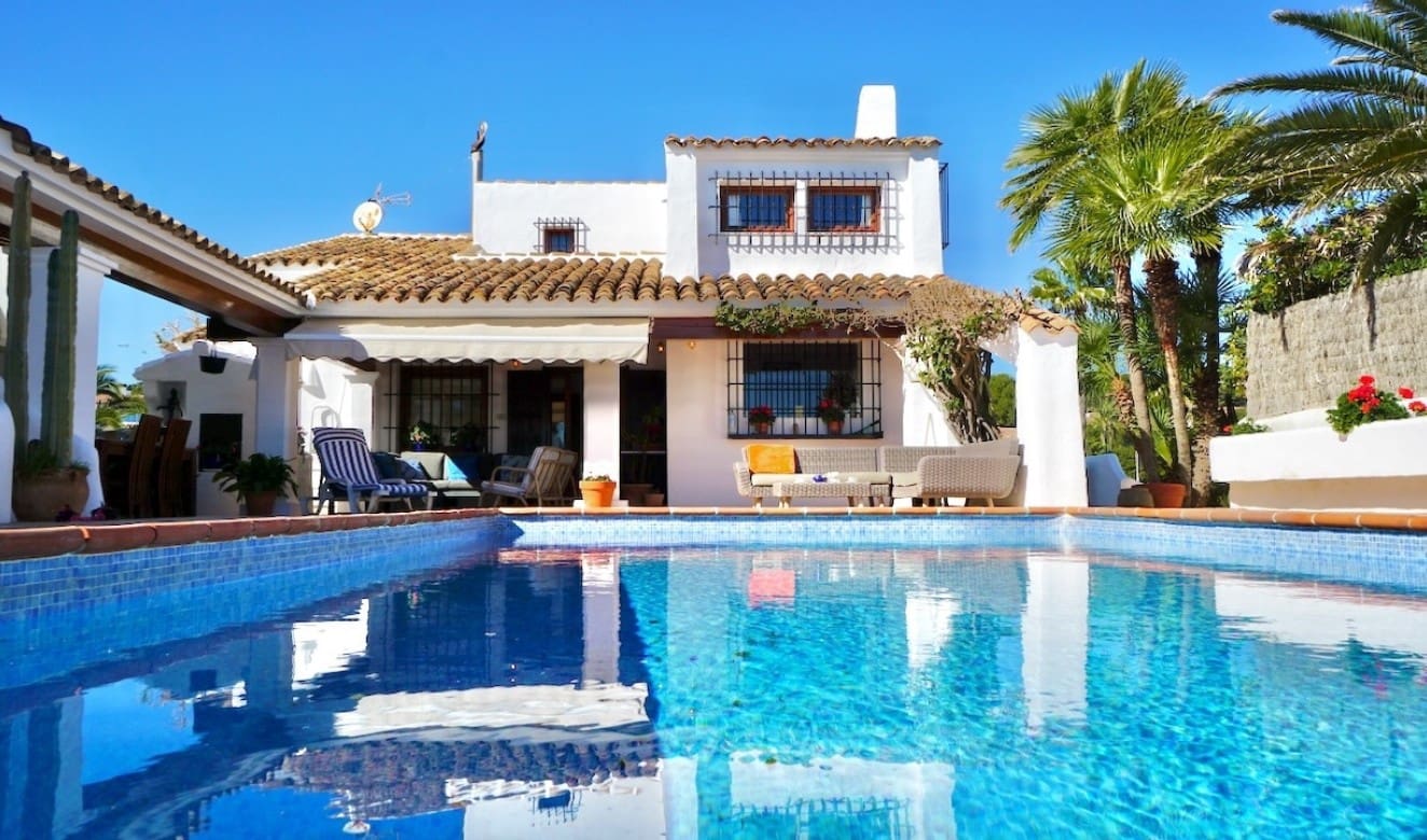 4 bedroom Villa for sale in Moraira with pool - € 2,990,000 (Ref: 9699327)