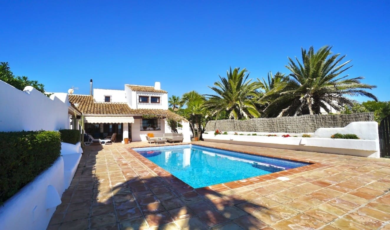 4 bedroom Villa for sale in Moraira with pool - € 2,990,000 (Ref: 9699327)