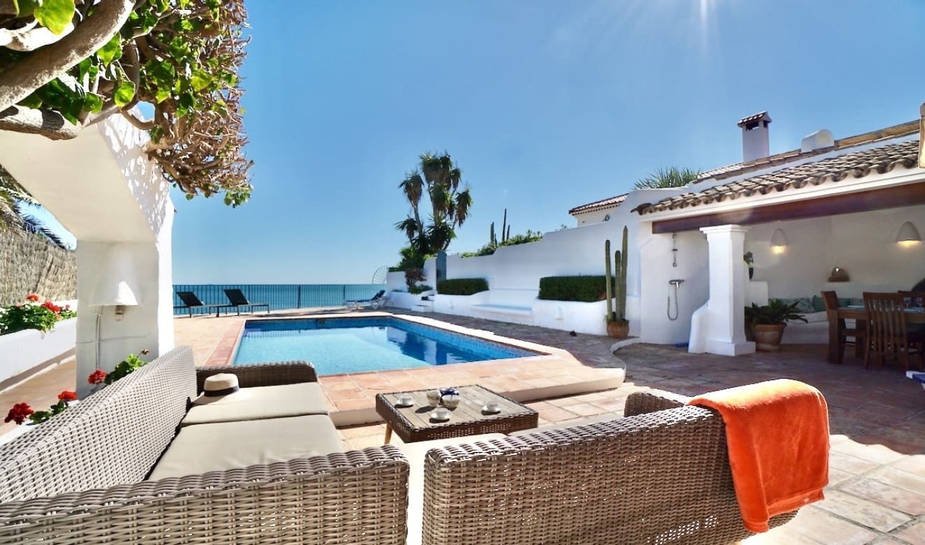 4 bedroom Villa for sale in Moraira with pool - € 2,990,000 (Ref: 9699327)