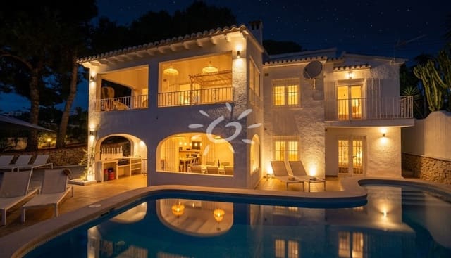 6 soveværelse Villa til salg i Moraira, Teulada-Moraira med swimmingpool - € 859.000 (Ref: 9699329)