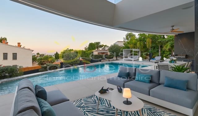 3 makuuhuone Huvila myytävänä paikassa Moraira, Teulada-Moraira mukana uima-altaan 
autotalli - 2 100 000 € (Ref: 9699330)