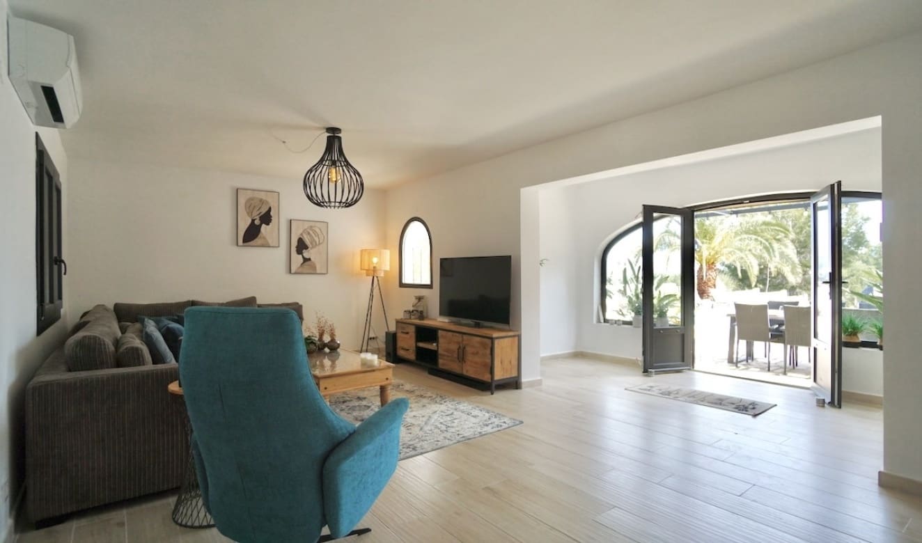 5 bedroom Villa for sale in Moraira with pool - € 895,000 (Ref: 9708082)