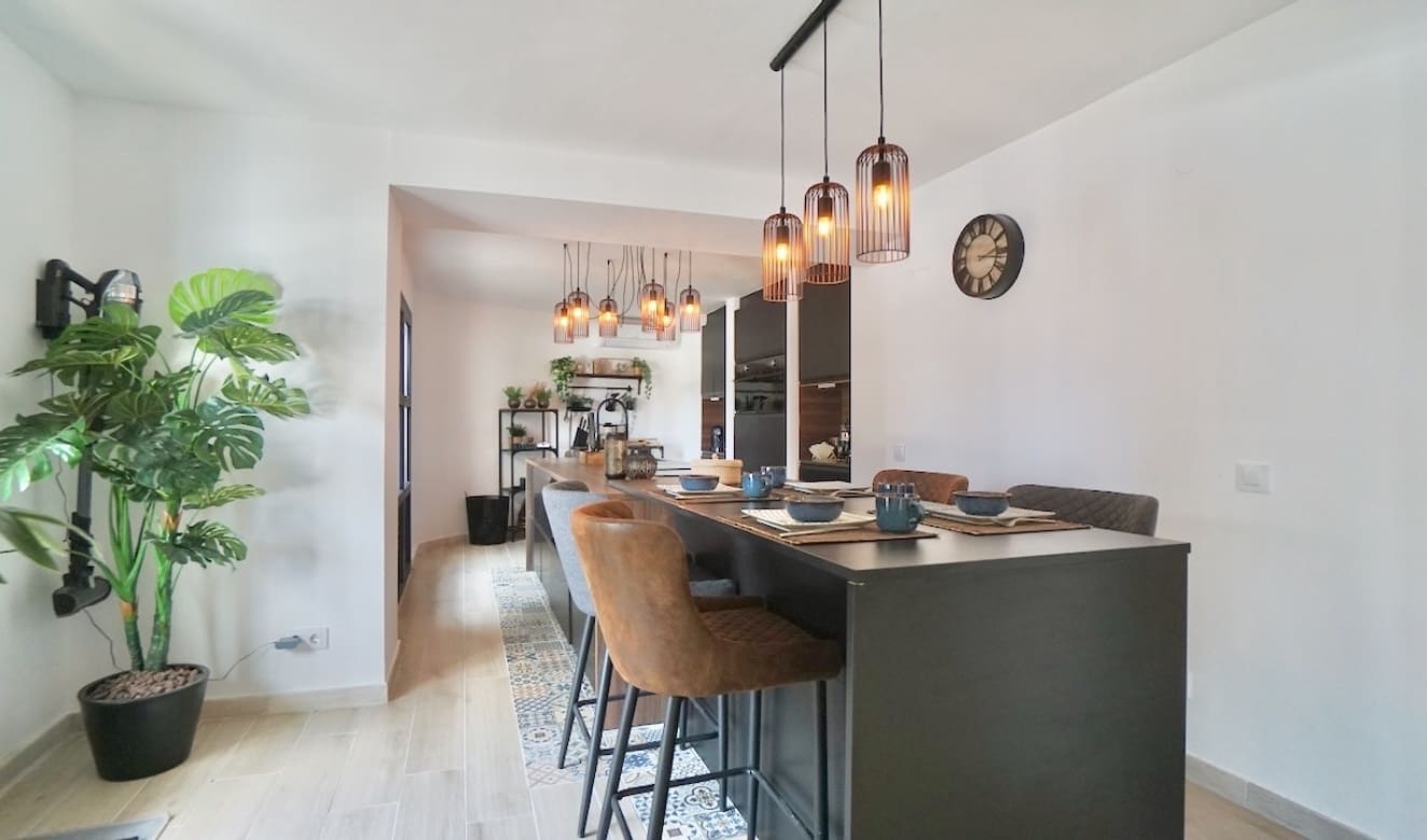 5 bedroom Villa for sale in Moraira with pool - € 895,000 (Ref: 9708082)