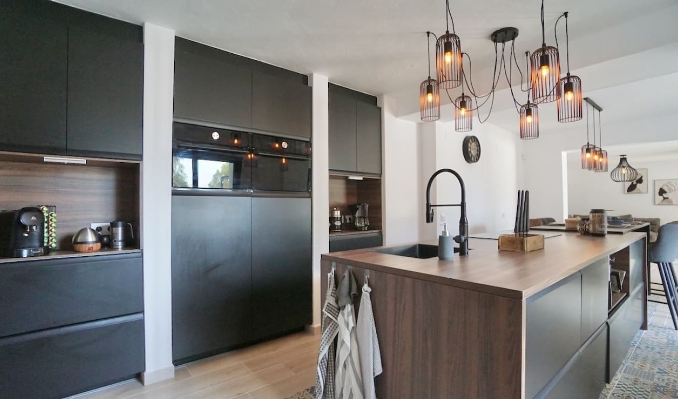 5 bedroom Villa for sale in Moraira with pool - € 895,000 (Ref: 9708082)