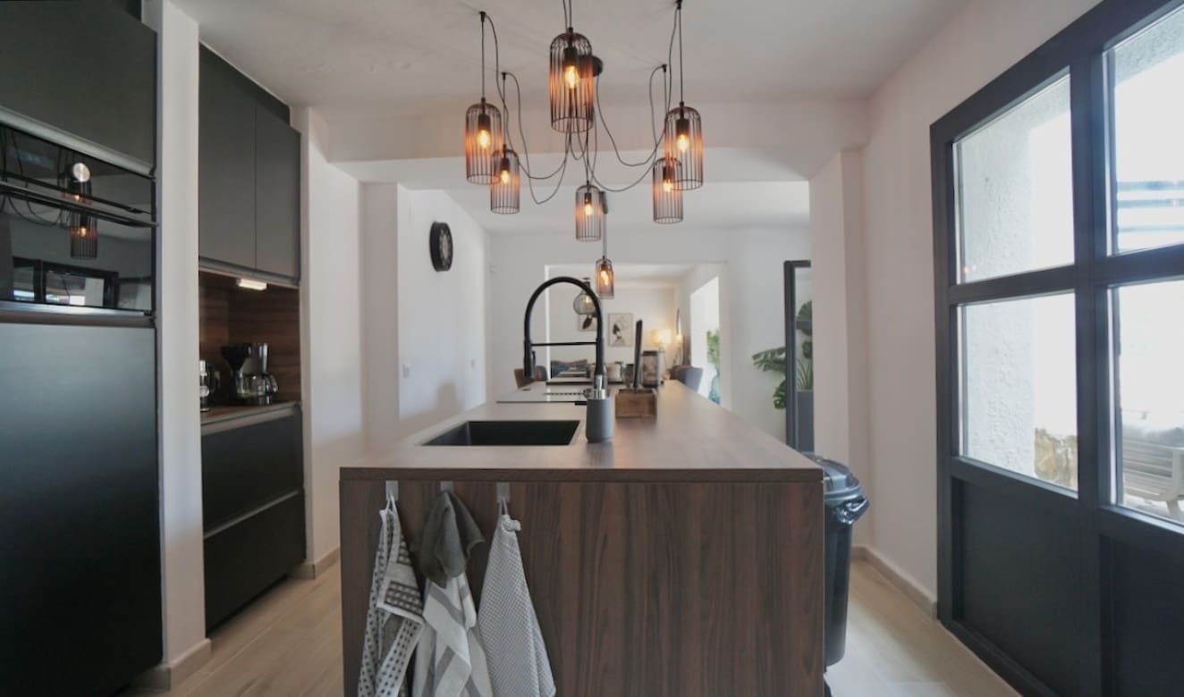 5 bedroom Villa for sale in Moraira with pool - € 895,000 (Ref: 9708082)