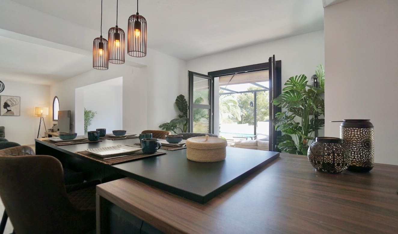 5 bedroom Villa for sale in Moraira with pool - € 895,000 (Ref: 9708082)