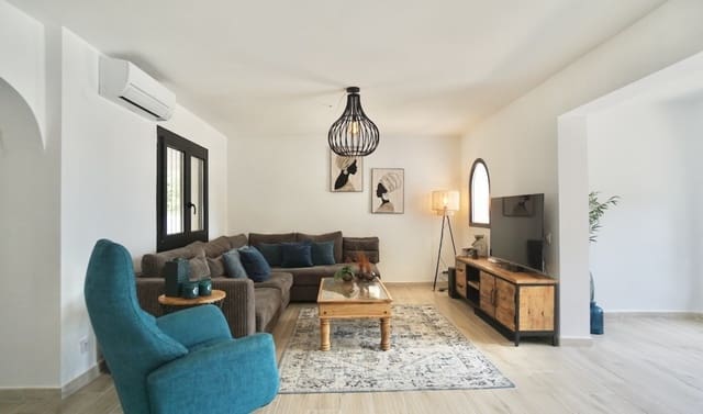 5 soveværelse Villa til salg i Moraira, Teulada-Moraira med swimmingpool - € 895.000 (Ref: 9708082)