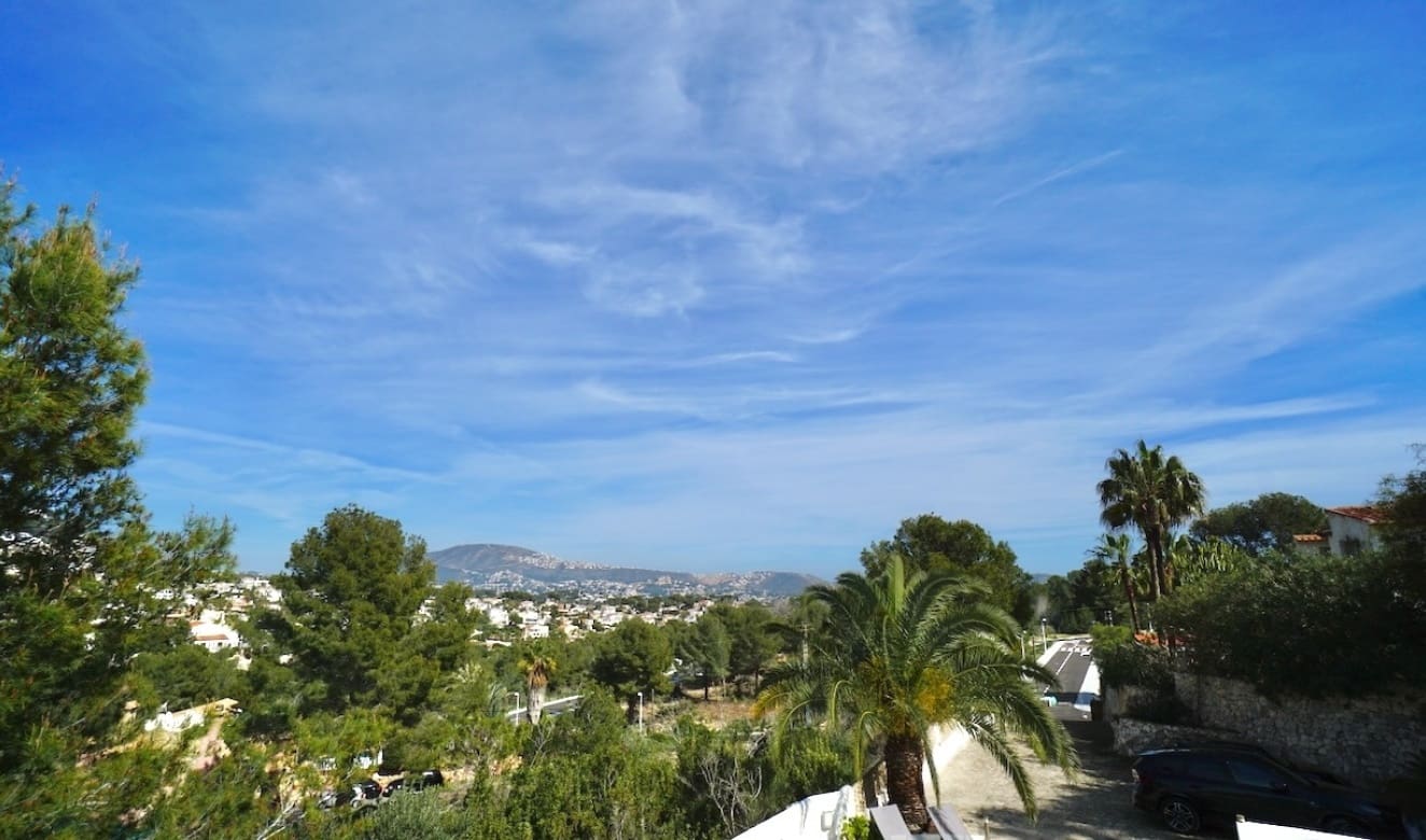 5 bedroom Villa for sale in Moraira with pool - € 895,000 (Ref: 9708082)