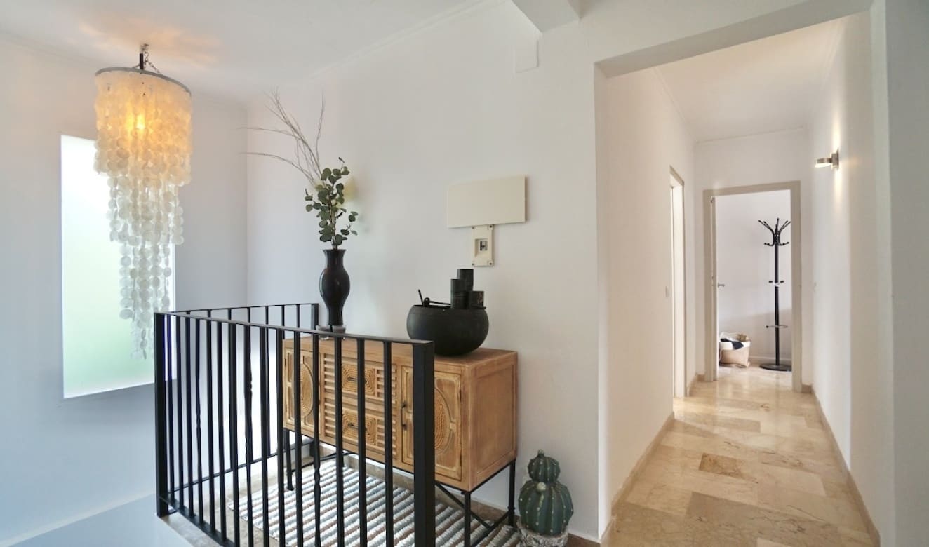 5 bedroom Villa for sale in Moraira with pool - € 895,000 (Ref: 9708082)