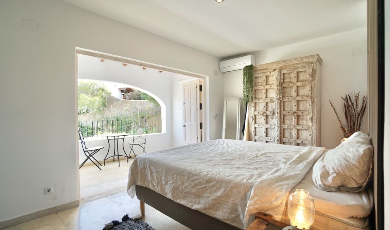 5 bedroom Villa for sale in Moraira with pool - € 895,000 (Ref: 9708082)