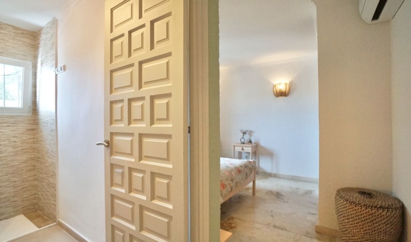 5 bedroom Villa for sale in Moraira with pool - € 895,000 (Ref: 9708082)