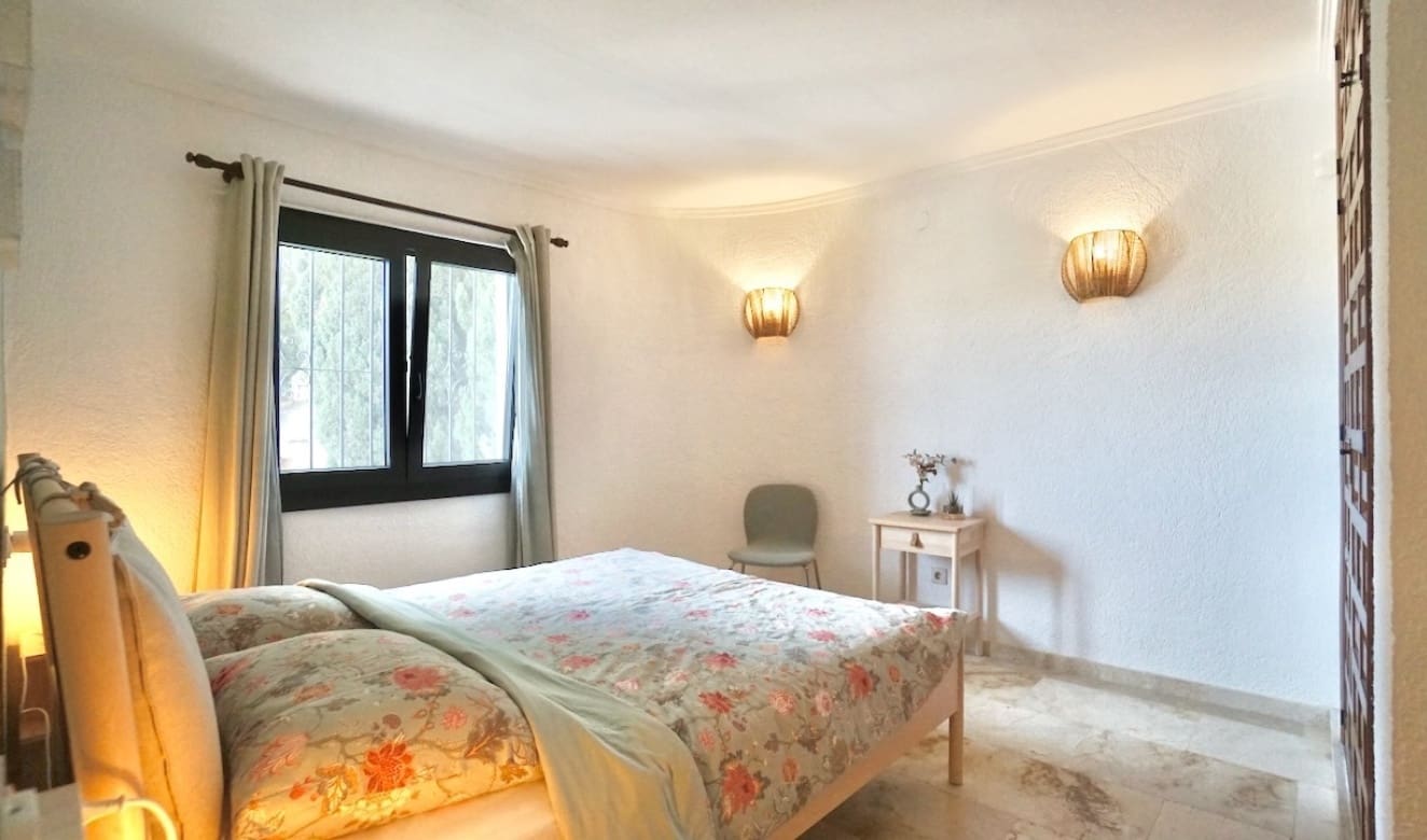 5 bedroom Villa for sale in Moraira with pool - € 895,000 (Ref: 9708082)