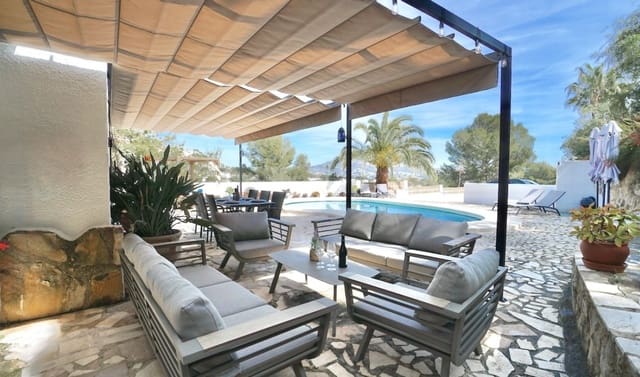 5 soveværelse Villa til salg i Moraira, Teulada-Moraira med swimmingpool - € 895.000 (Ref: 9708082)