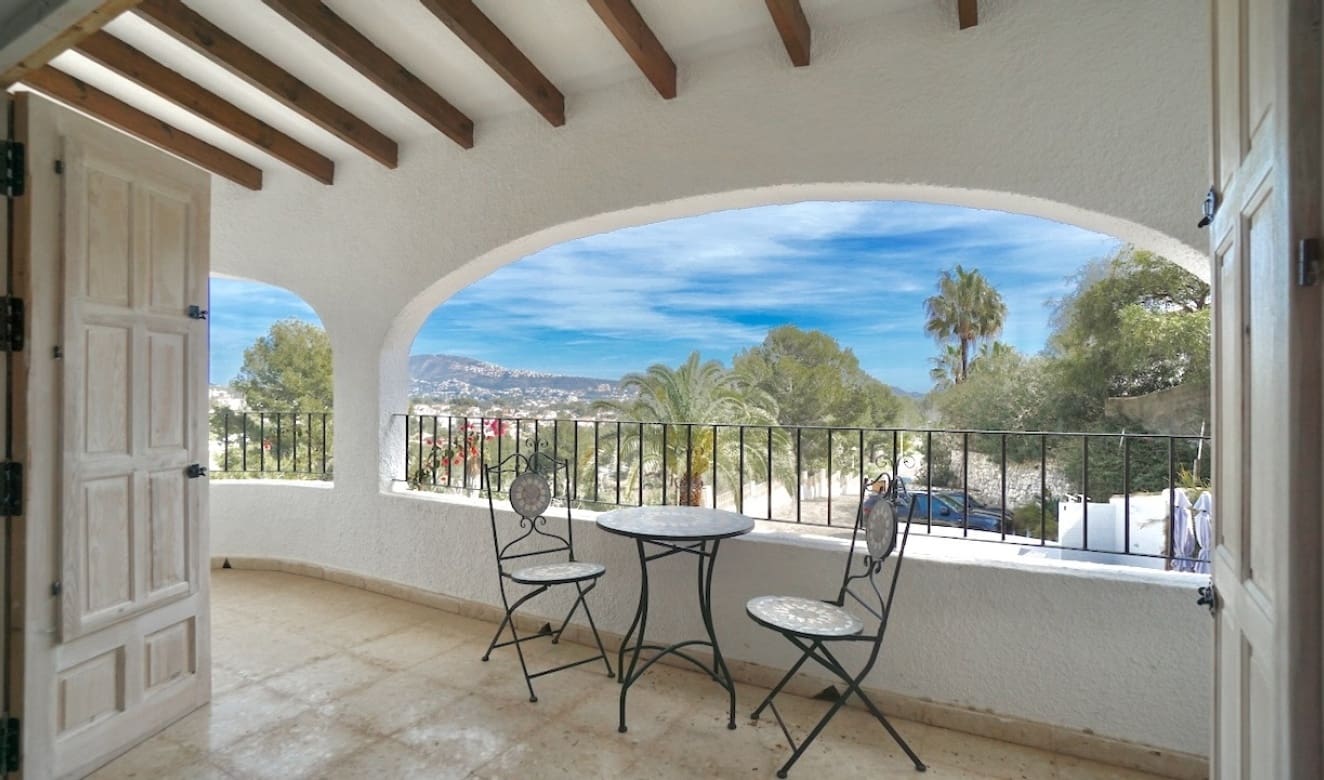 5 bedroom Villa for sale in Moraira with pool - € 895,000 (Ref: 9708082)