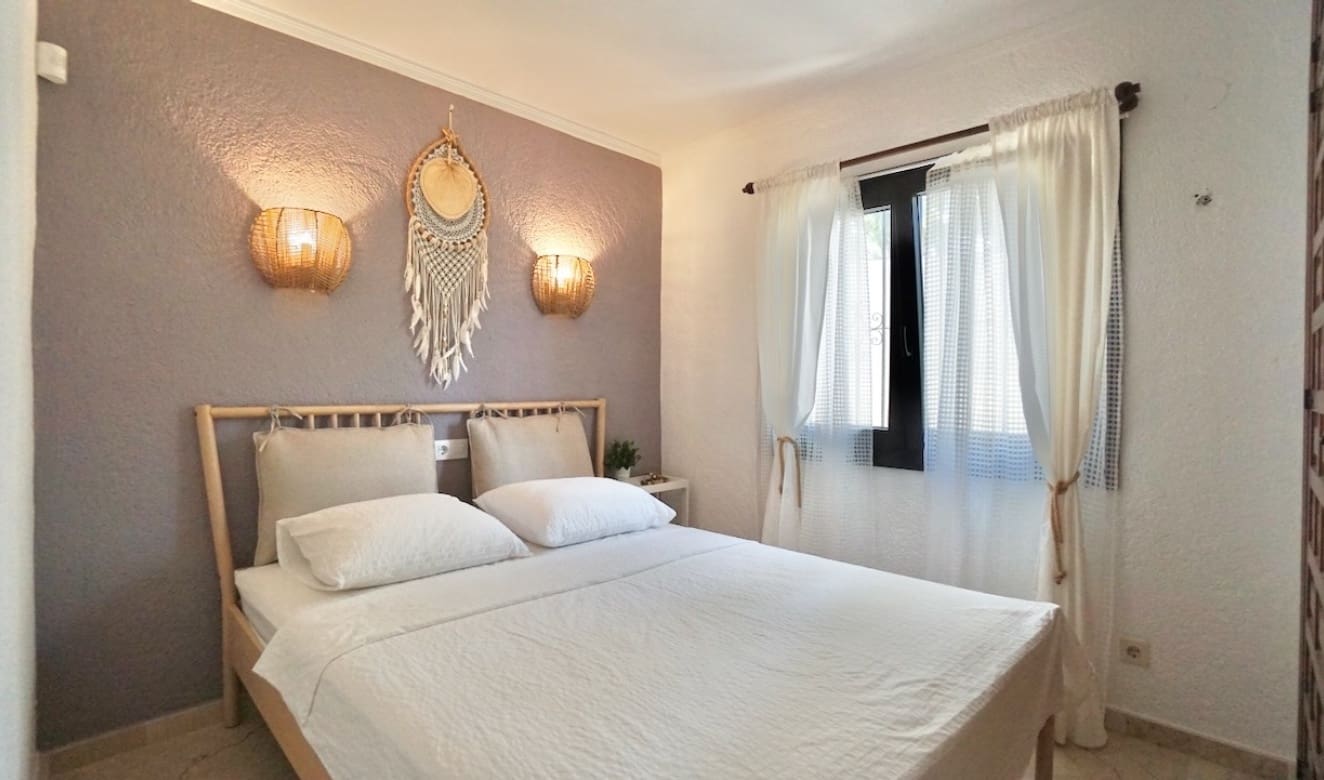 5 bedroom Villa for sale in Moraira with pool - € 895,000 (Ref: 9708082)