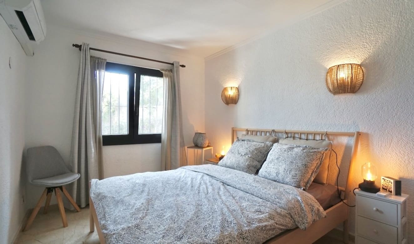 5 bedroom Villa for sale in Moraira with pool - € 895,000 (Ref: 9708082)