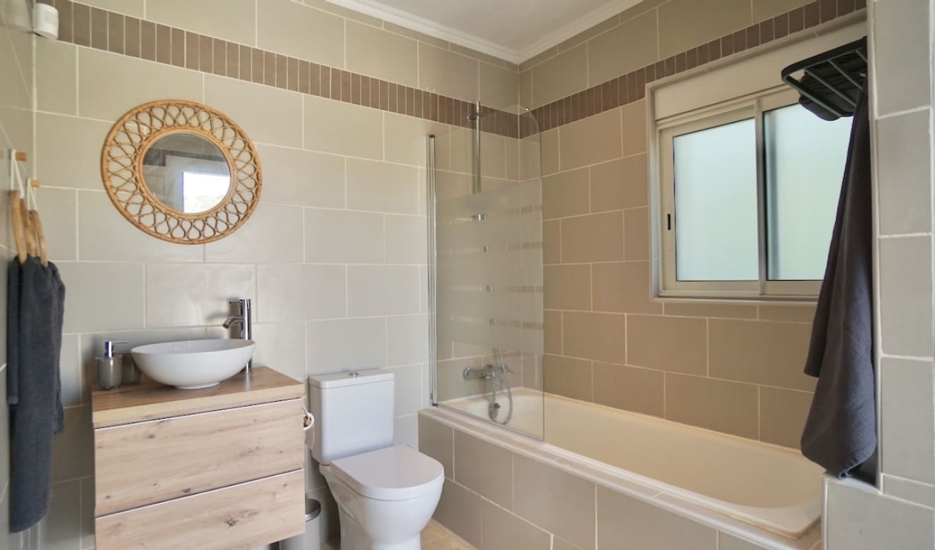 5 bedroom Villa for sale in Moraira with pool - € 895,000 (Ref: 9708082)