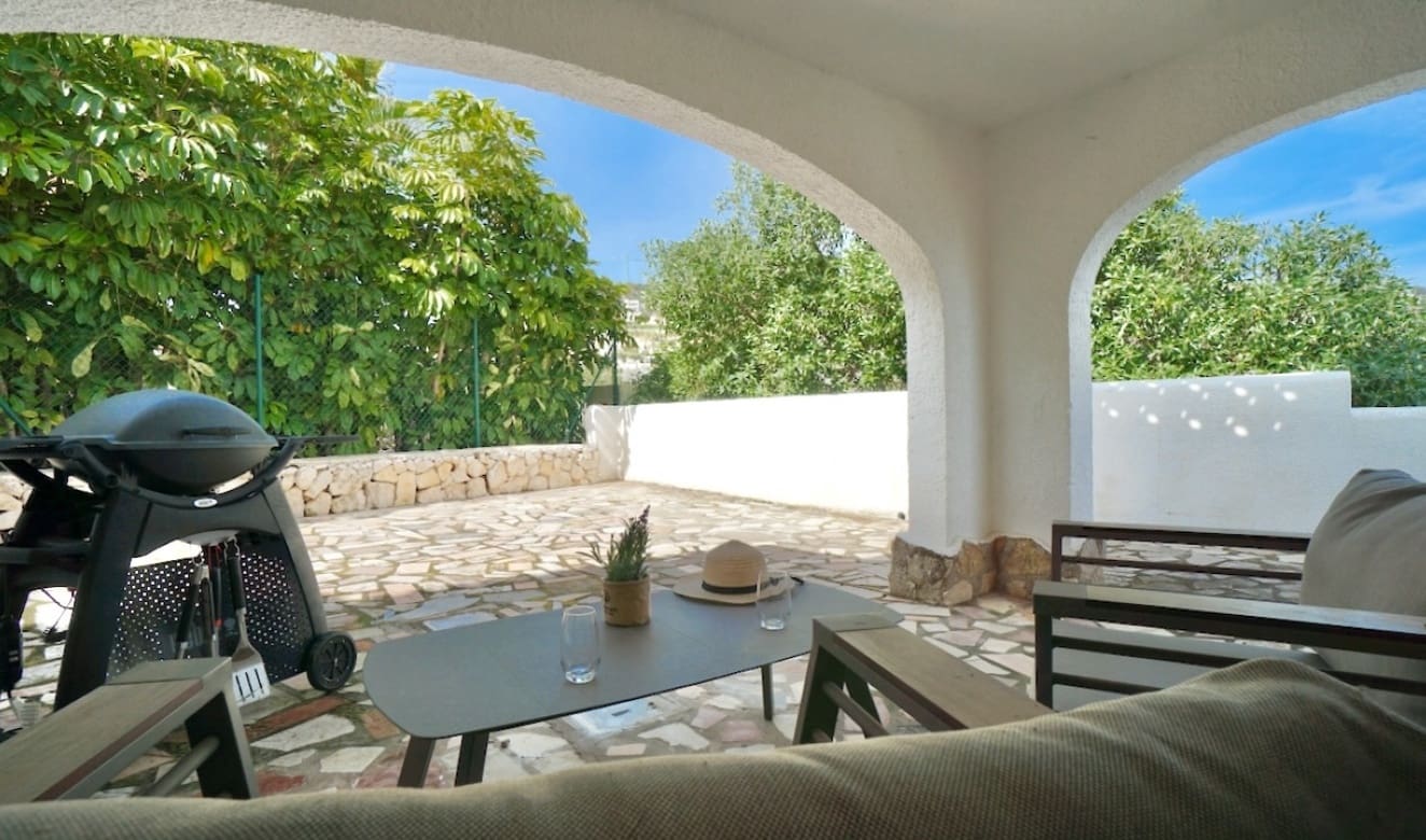 5 bedroom Villa for sale in Moraira with pool - € 895,000 (Ref: 9708082)