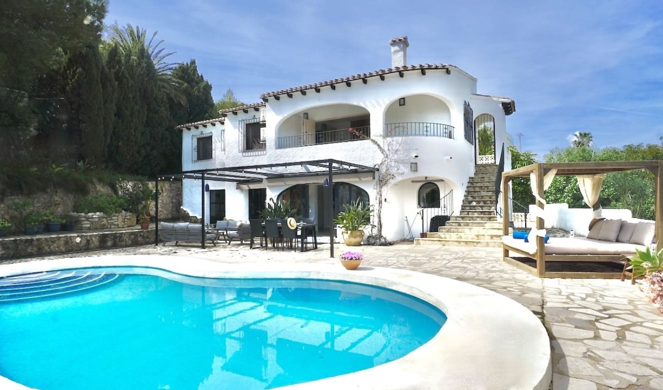 5 bedroom Villa for sale in Moraira with pool - € 895,000 (Ref: 9708082)