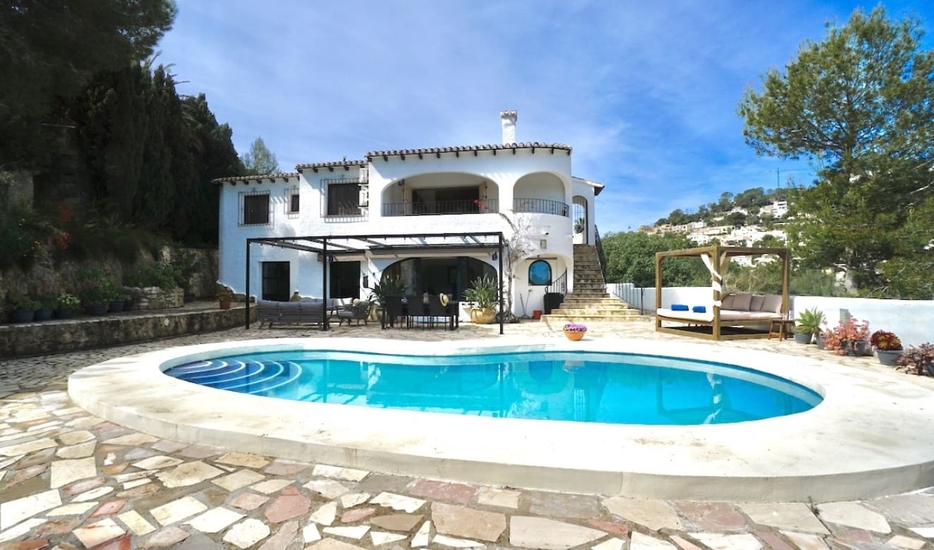 5 bedroom Villa for sale in Moraira with pool - € 895,000 (Ref: 9708082)