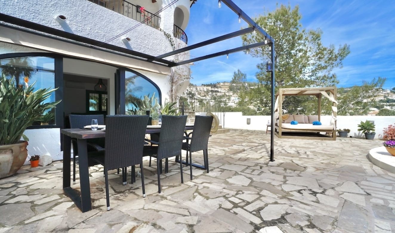 5 bedroom Villa for sale in Moraira with pool - € 895,000 (Ref: 9708082)