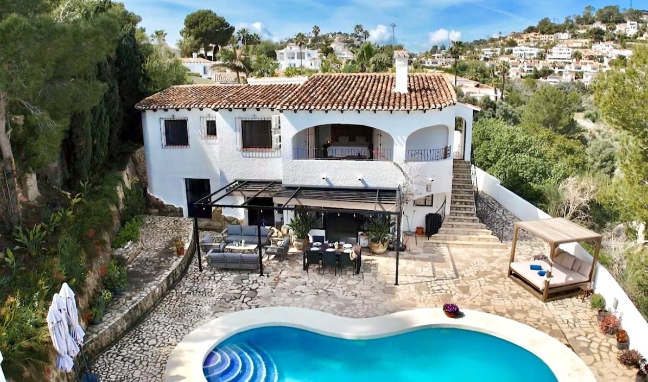 5 bedroom Villa for sale in Moraira with pool - € 895,000 (Ref: 9708082)