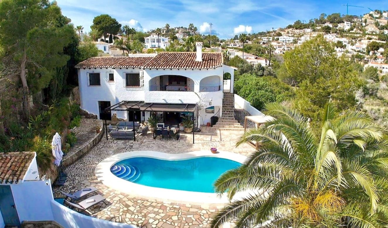 5 bedroom Villa for sale in Moraira with pool - € 895,000 (Ref: 9708082)