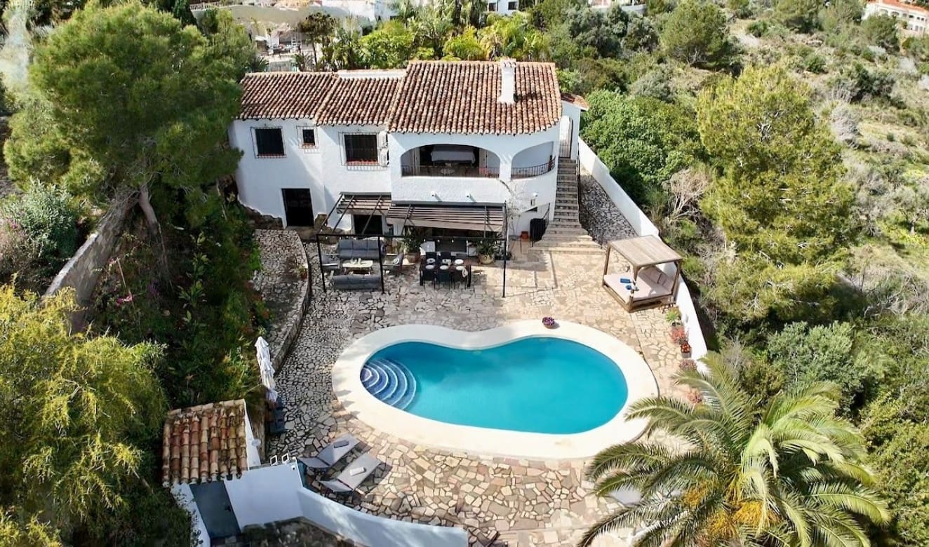5 bedroom Villa for sale in Moraira with pool - € 895,000 (Ref: 9708082)