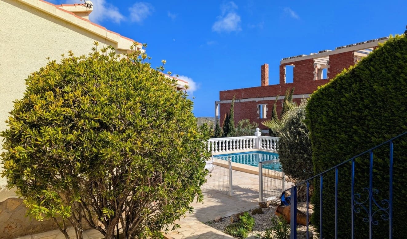 3 bedroom Villa for sale in Cumbre del Sol with pool - € 499,000 (Ref: 9709058)