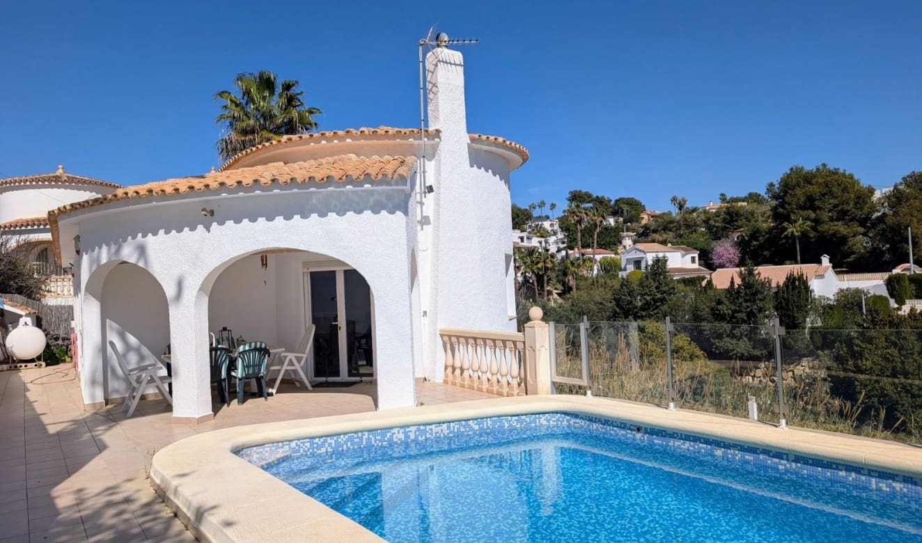 4 bedroom Villa for sale in Benissa with pool - € 599,500 (Ref: 9709059)