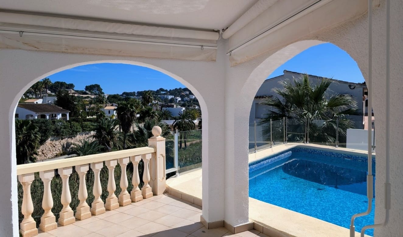 4 bedroom Villa for sale in Benissa with pool - € 599,500 (Ref: 9709059)