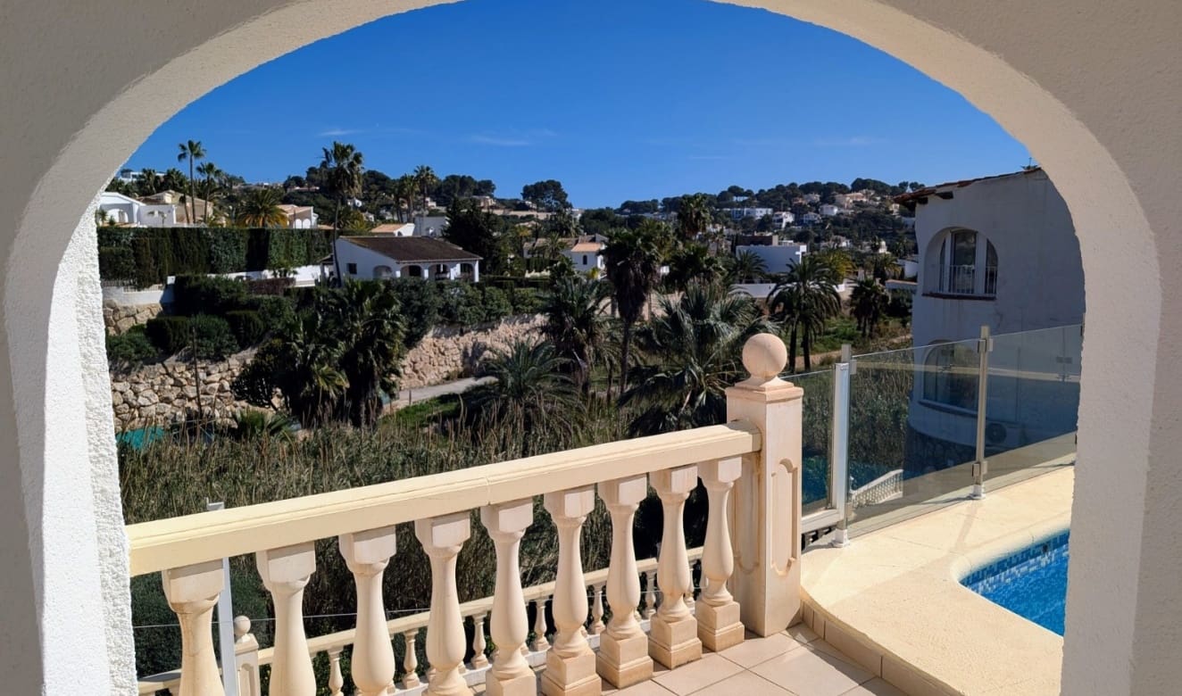 4 bedroom Villa for sale in Benissa with pool - € 599,500 (Ref: 9709059)