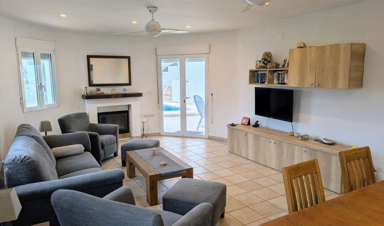 4 bedroom Villa for sale in Benissa with pool - € 599,500 (Ref: 9709059)