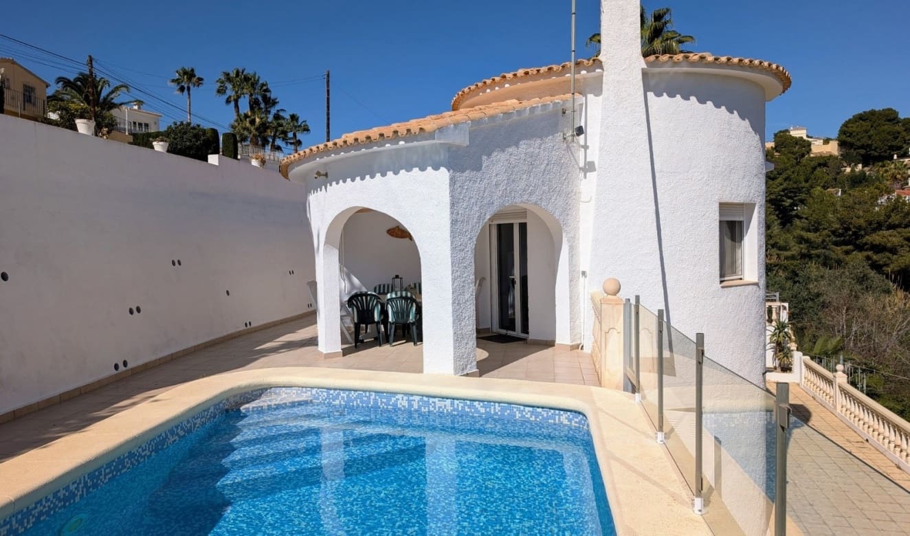 4 bedroom Villa for sale in Benissa with pool - € 599,500 (Ref: 9709059)