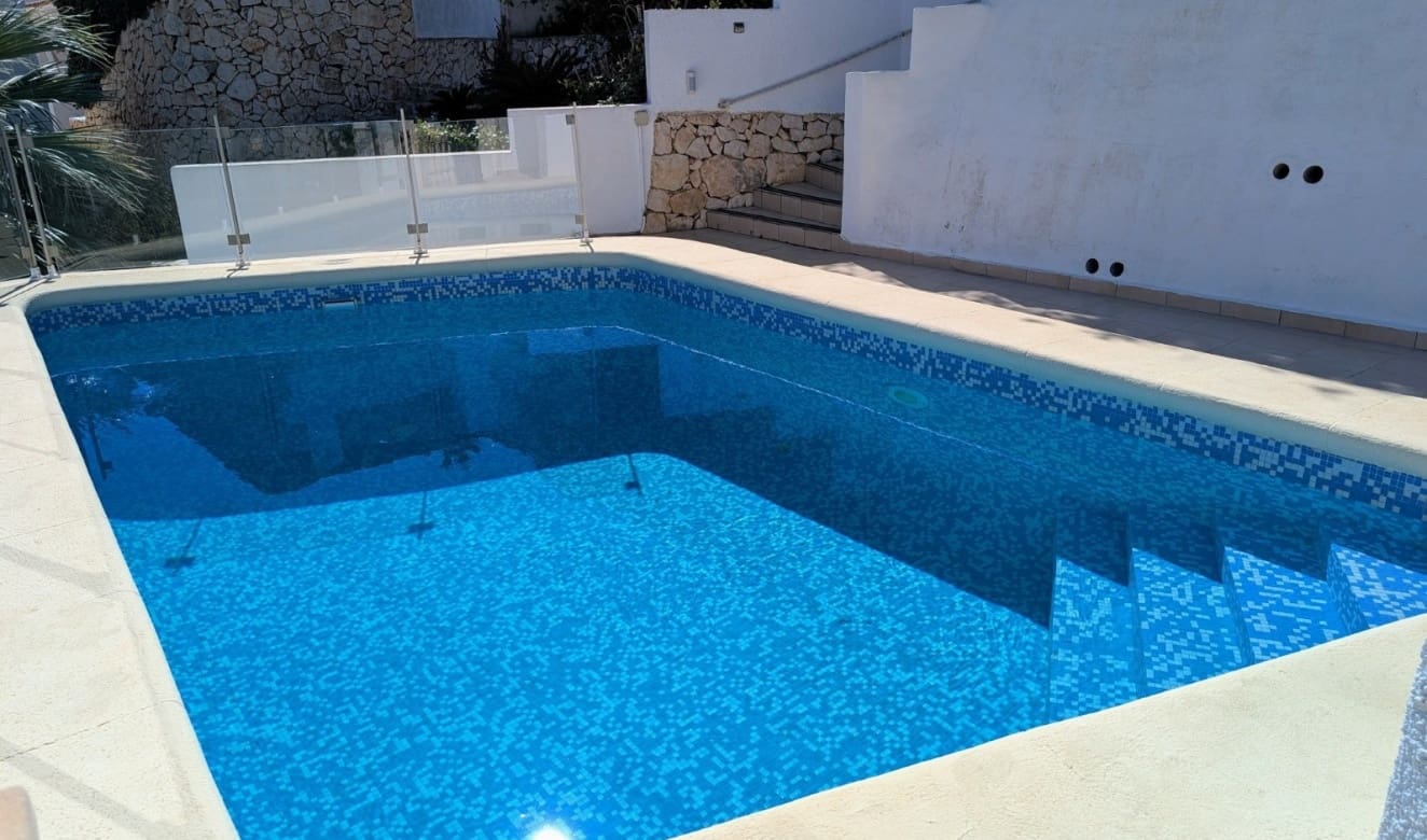4 bedroom Villa for sale in Benissa with pool - € 599,500 (Ref: 9709059)