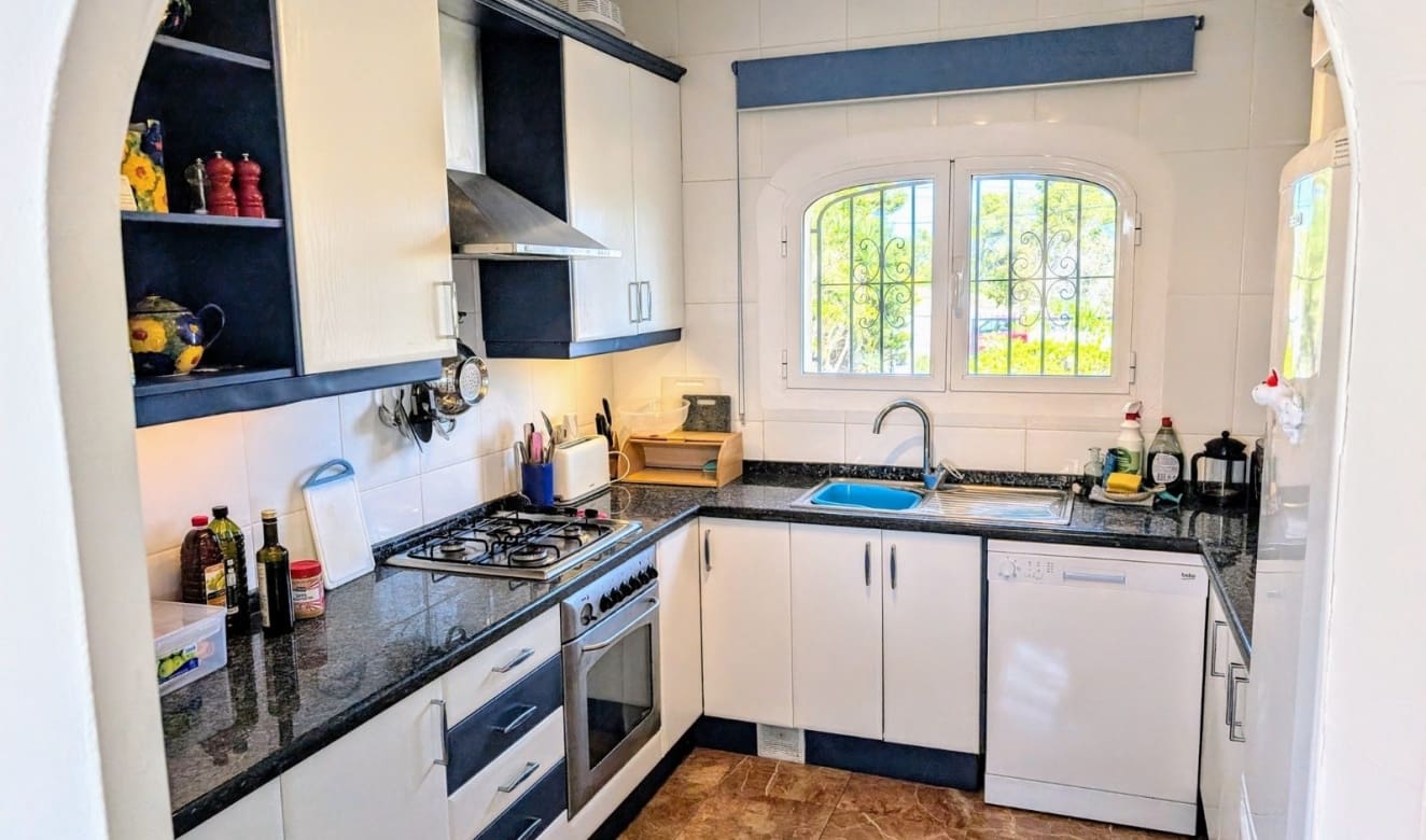 4 slaapkamer Villa te koop in Moraira met zwembad - € 875.000 (Ref: 9758403)