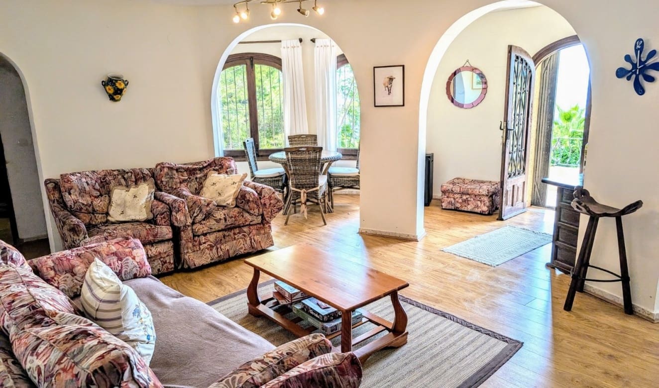 4 slaapkamer Villa te koop in Moraira met zwembad - € 875.000 (Ref: 9758403)