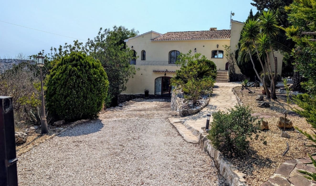 4 slaapkamer Villa te koop in Moraira met zwembad - € 875.000 (Ref: 9758403)