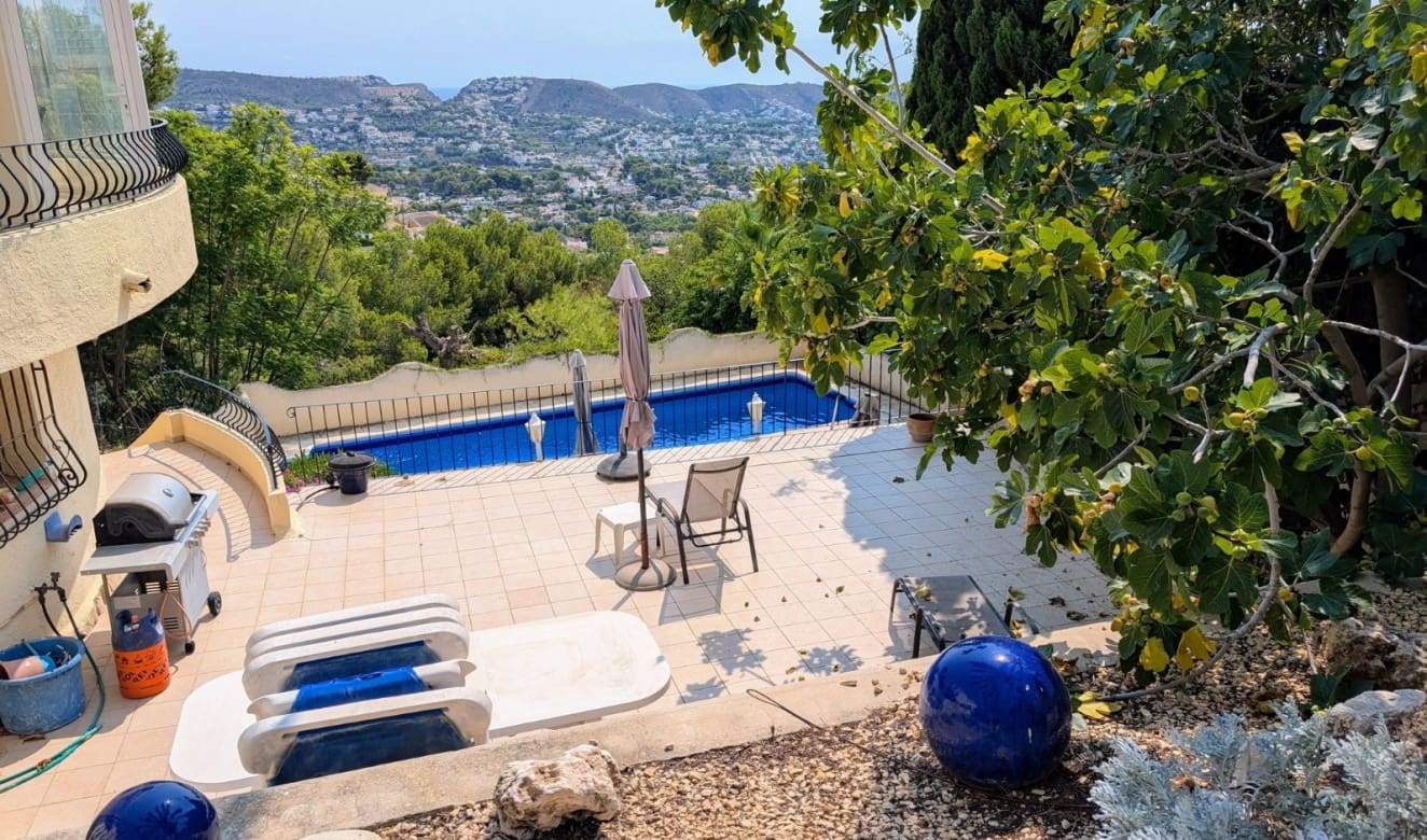 4 slaapkamer Villa te koop in Moraira met zwembad - € 875.000 (Ref: 9758403)