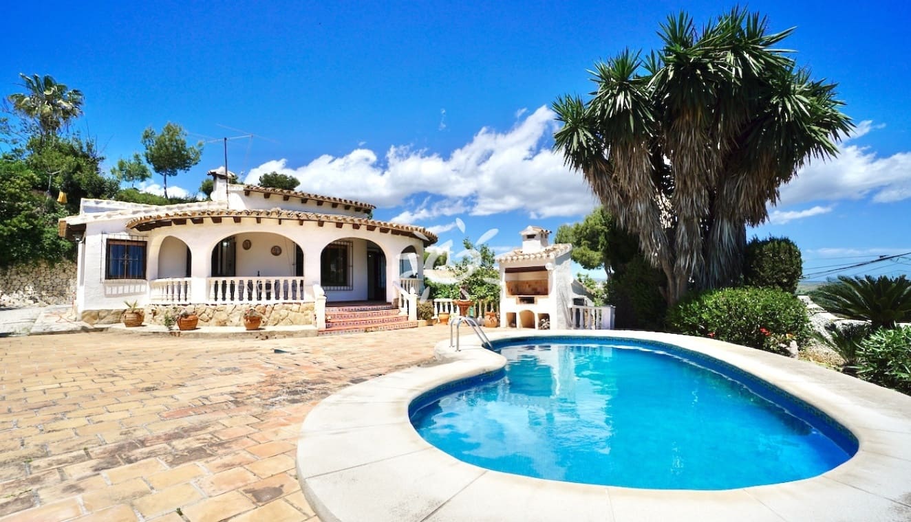3 bedroom Villa for sale in Moraira with pool - € 529,000 (Ref: 9834023)